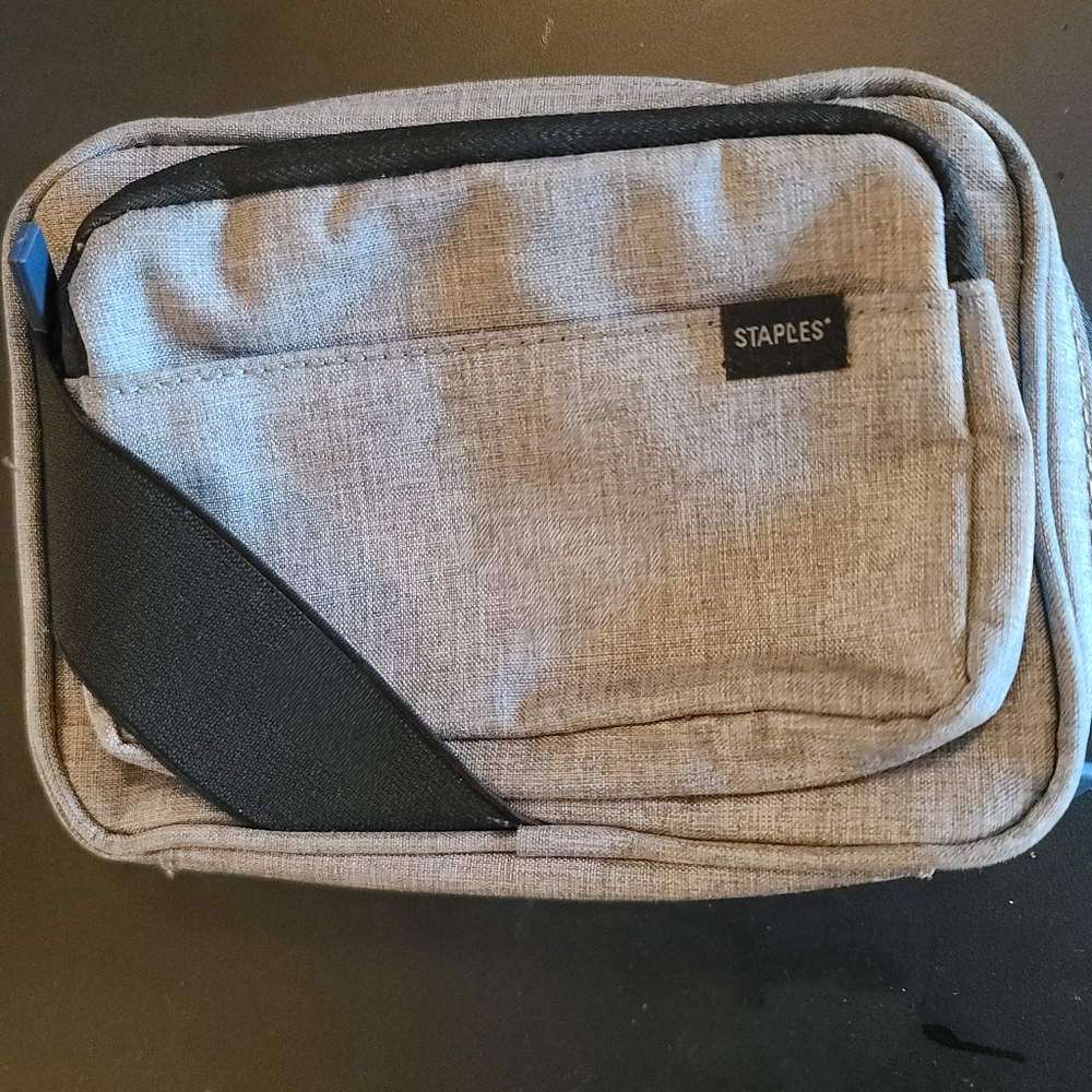 Staples electronic pouch